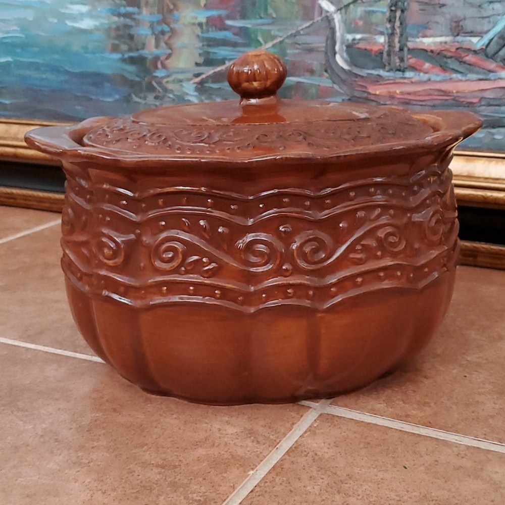 Celebrating Home bean pot /never used